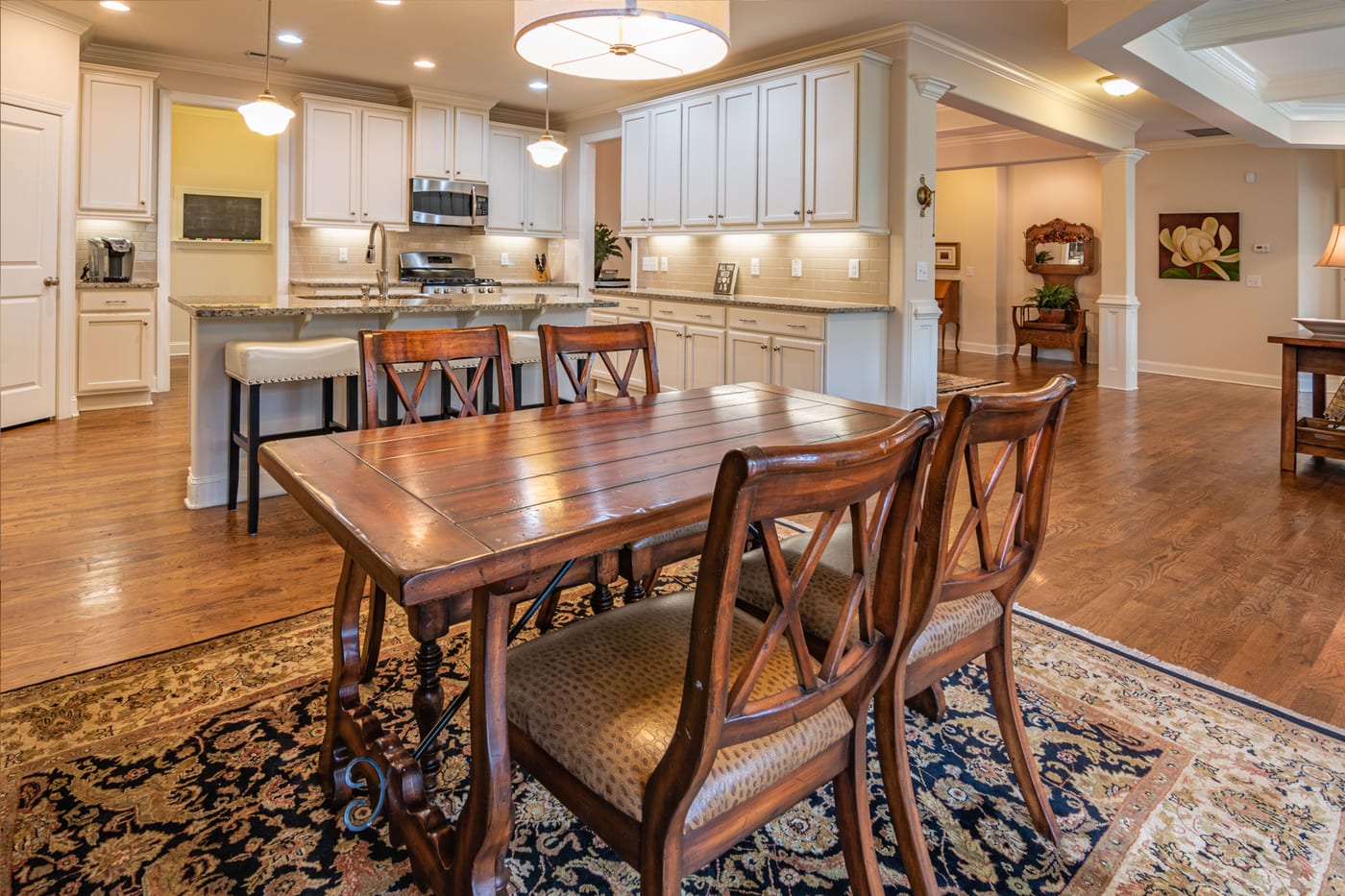 Traditional patterned area rug beneath a dining table